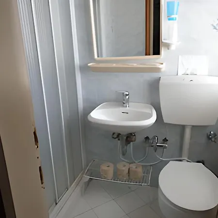 Delmare Hotel 2*